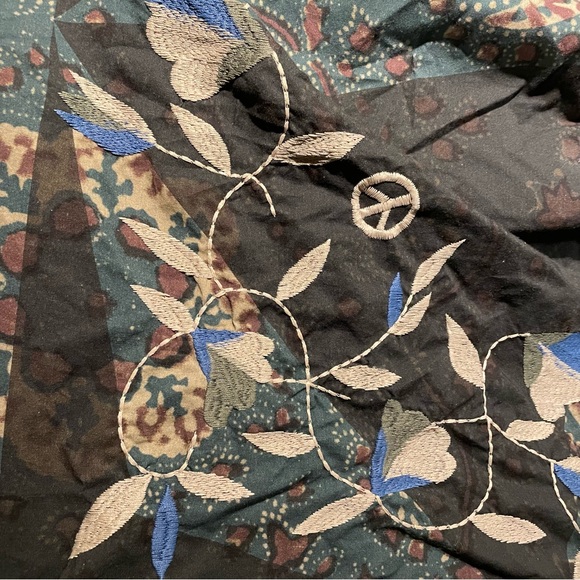 Urban Outfitters Queen Size Cotton Embroidered Bryce Duvet Cover - Picture 5 of 6